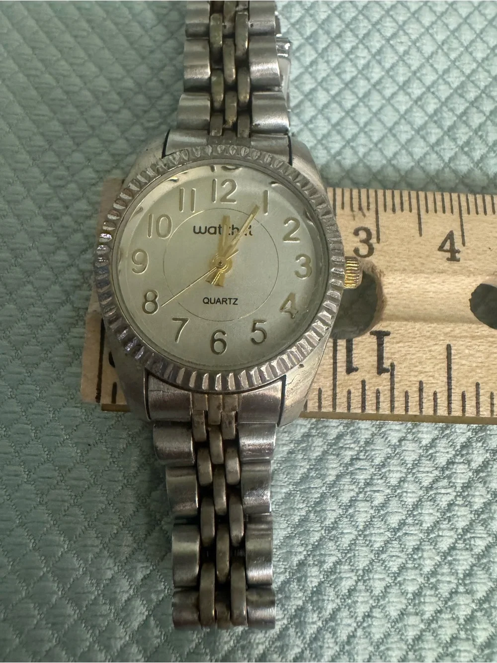 Watch It Unisex Silver-Tone Quartz Wristwatch with Easy-Read Dial